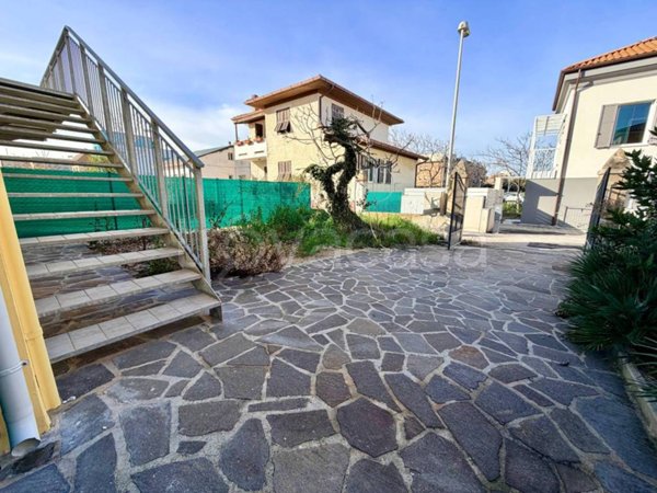 appartamento in vendita ad Ancona in zona Collemarino