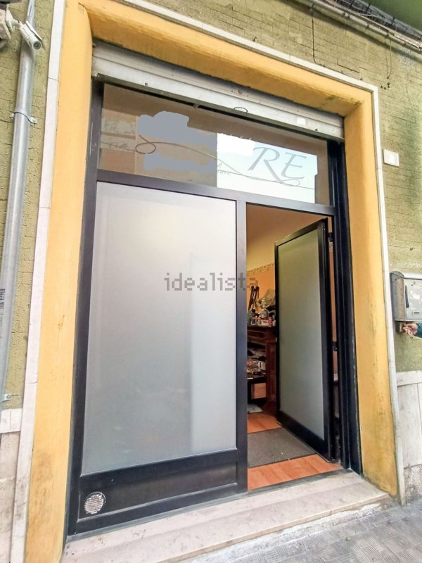 locale commerciale in vendita ad Ancona in zona Piano San Lazzaro