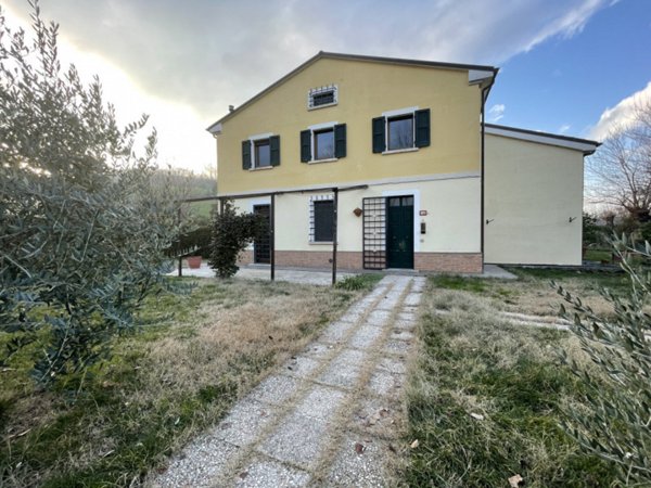 casa indipendente in vendita ad Ancona in zona Casette Di Paterno