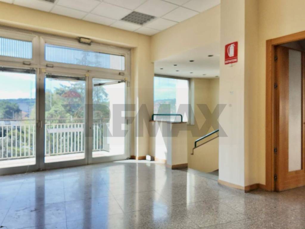 ufficio in vendita ad Ancona in zona Piano San Lazzaro