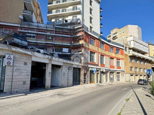 locale commerciale in vendita ad Ancona in zona Piano San Lazzaro