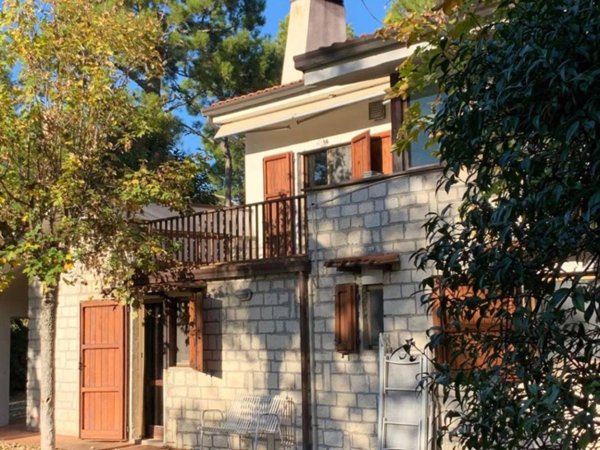 casa indipendente in vendita ad Ancona in zona Poggio d'Ancona