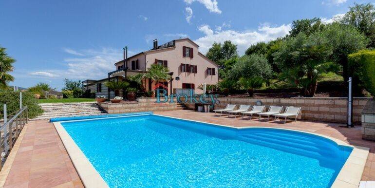 casa indipendente in vendita ad Ancona in zona Candia