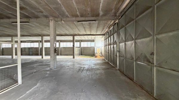 capannone in vendita ad Ancona in zona Baraccola