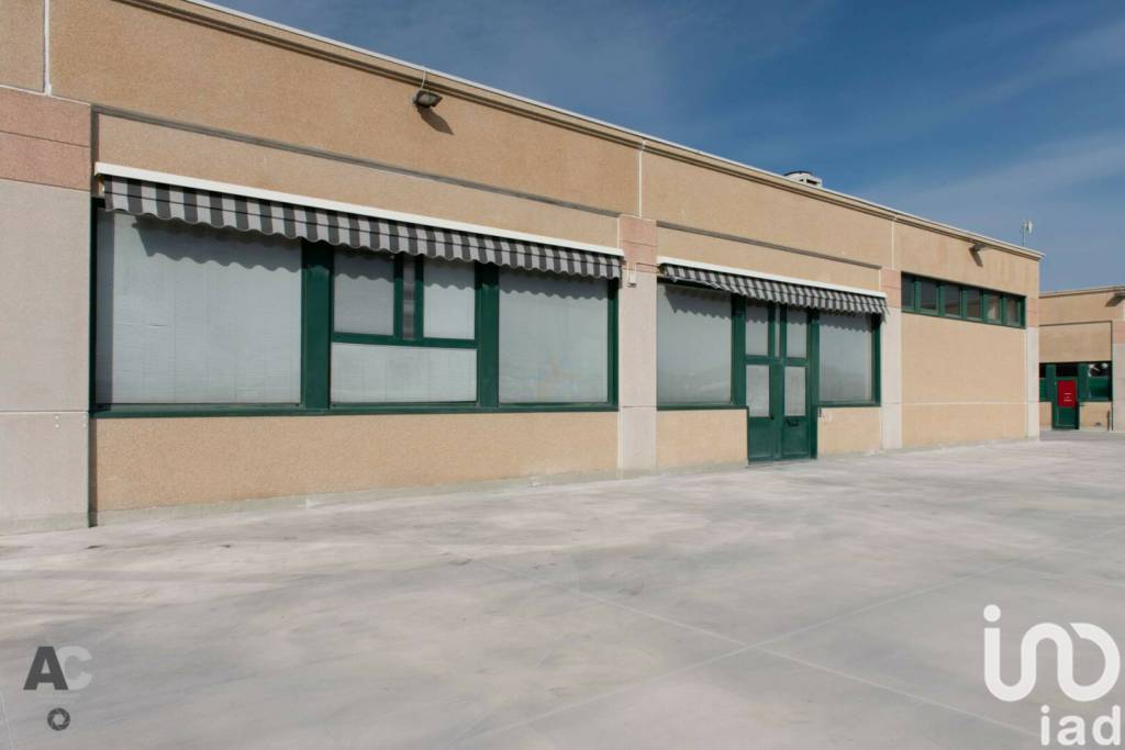 negozio in vendita ad Ancona in zona Baraccola