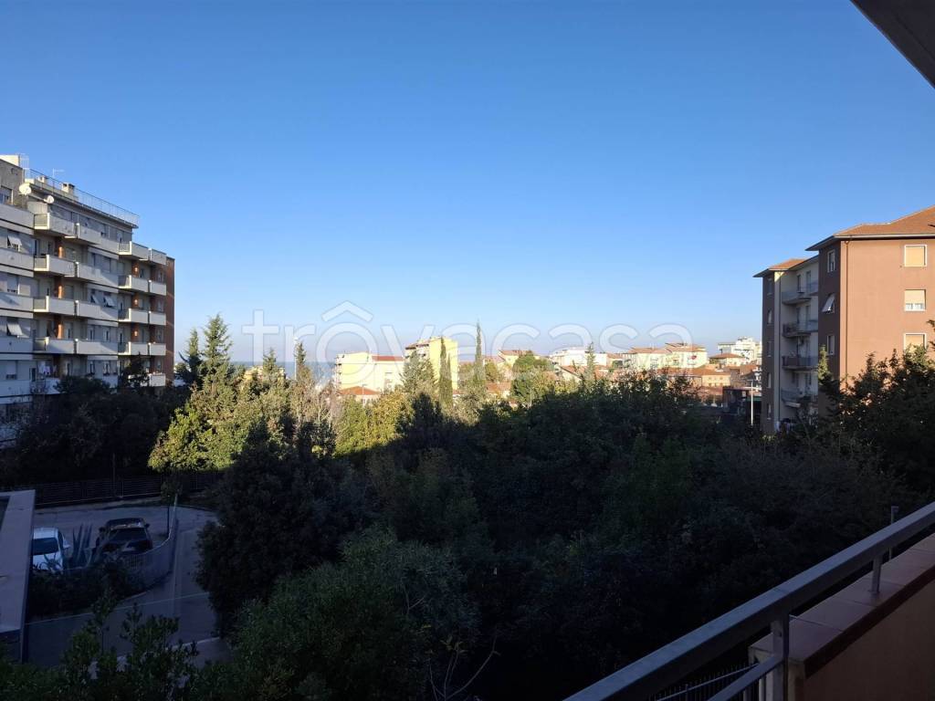 appartamento in vendita ad Ancona in zona Torrette