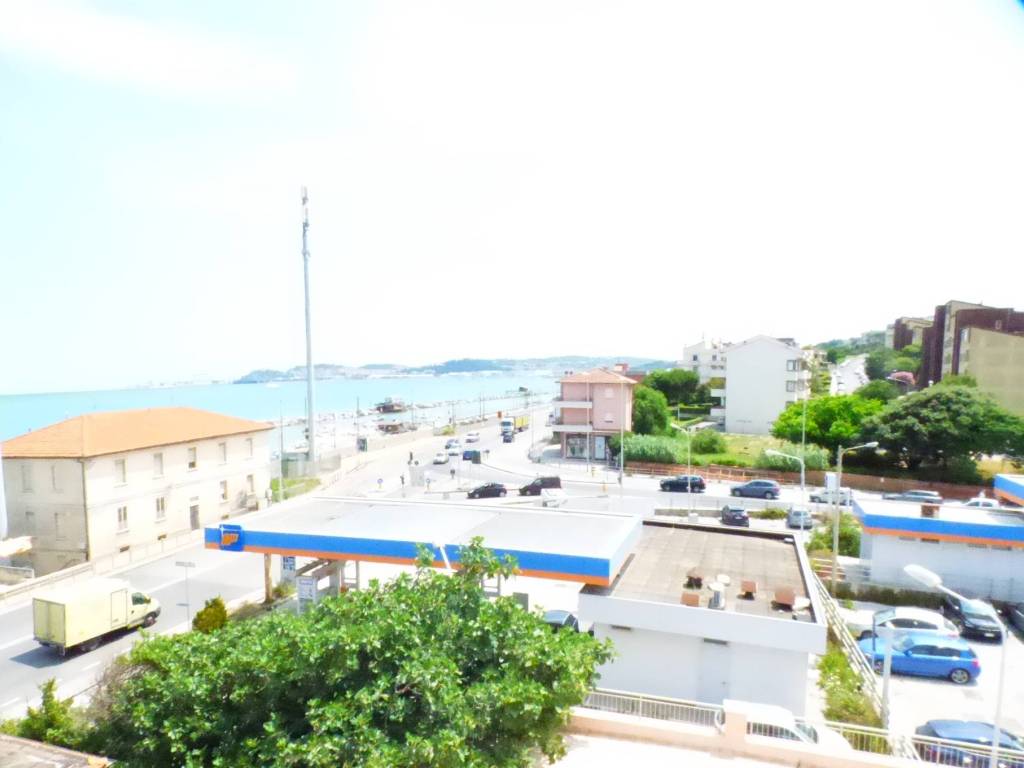 appartamento in vendita ad Ancona in zona Torrette
