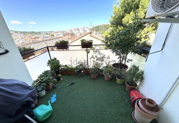 appartamento in vendita ad Ancona in zona Montirozzo