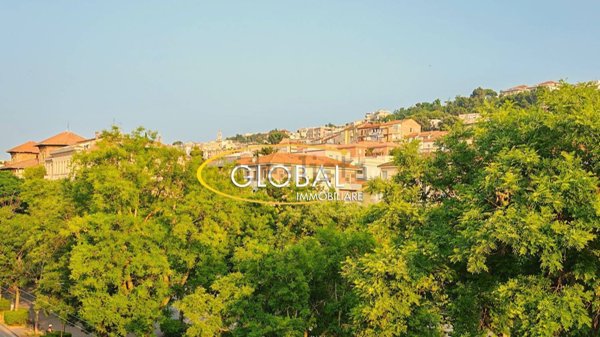 appartamento in vendita ad Ancona in zona Adriatico