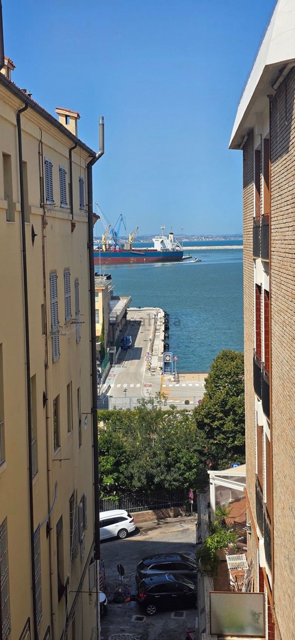 appartamento in vendita ad Ancona in zona Piano San Lazzaro