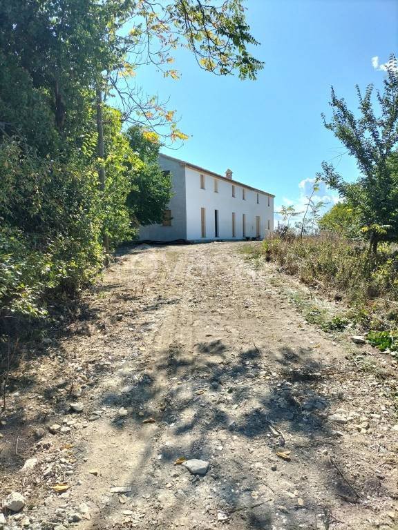 casa indipendente in vendita ad Ancona in zona Pietra La Croce