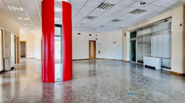 ufficio in vendita ad Ancona in zona Piano San Lazzaro