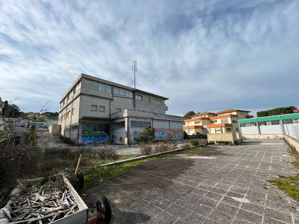 intera palazzina in vendita ad Ancona in zona Piano San Lazzaro