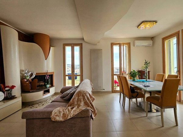 casa indipendente in vendita ad Ancona in zona Palombina Nuova