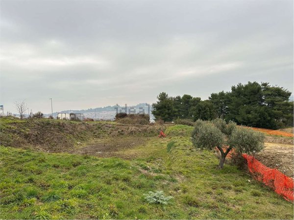 casa indipendente in vendita ad Ancona in zona Baraccola