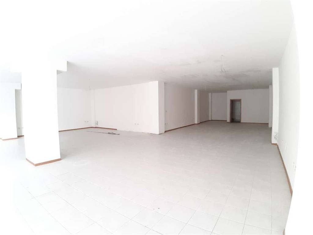 negozio in vendita ad Ancona in zona Piano San Lazzaro