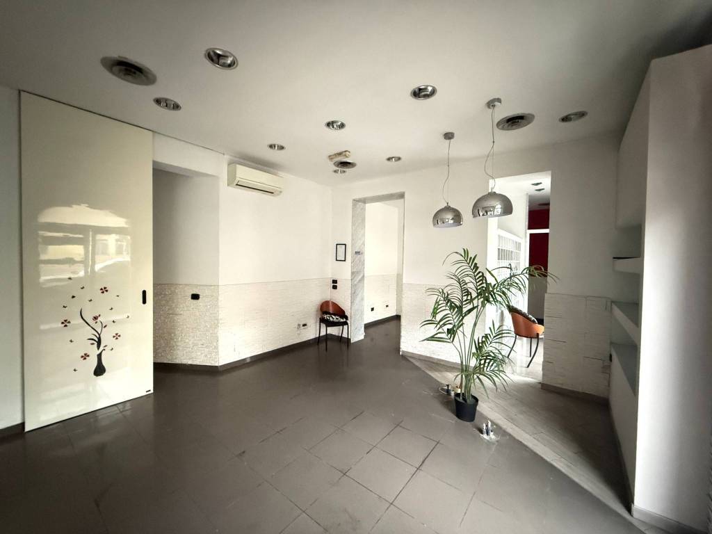 negozio in vendita ad Ancona in zona Piano San Lazzaro