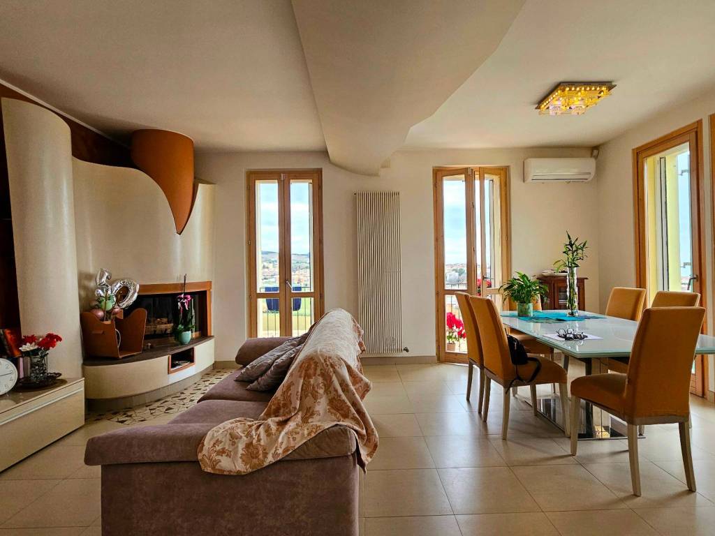 casa indipendente in vendita ad Ancona in zona Torrette