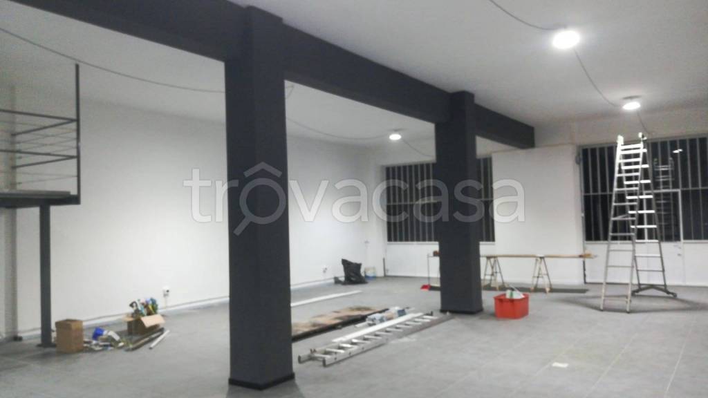 negozio in vendita ad Ancona in zona Palombare