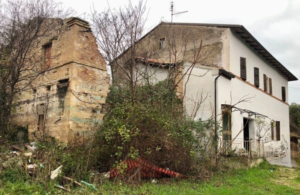 casa indipendente in vendita ad Ancona in zona Posatora