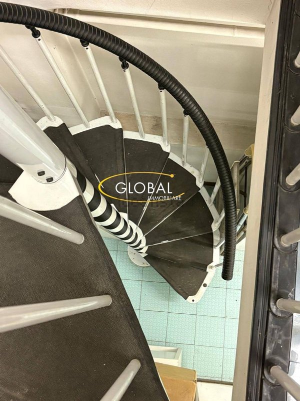 ufficio in vendita ad Ancona in zona Adriatico