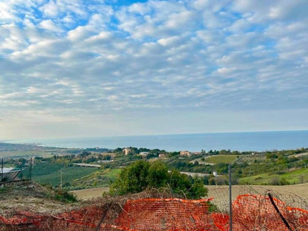 casa indipendente in vendita ad Ancona in zona Candia