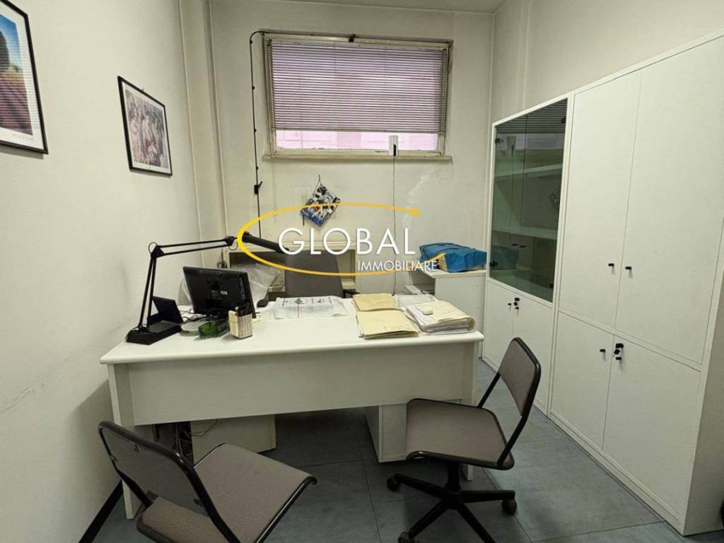 locale commerciale in vendita ad Ancona in zona Adriatico