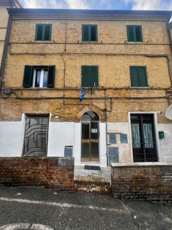 appartamento in vendita ad Ancona in zona Vallemiano