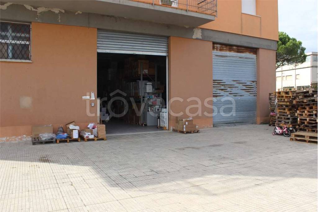 capannone in vendita ad Ancona in zona Baraccola