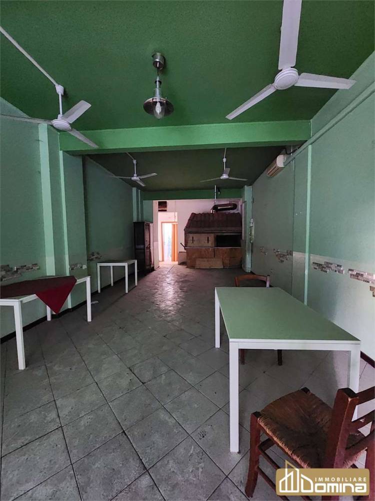 negozio in vendita ad Ancona in zona Delle Grazie