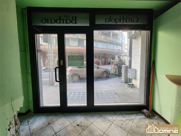 negozio in vendita ad Ancona in zona Delle Grazie