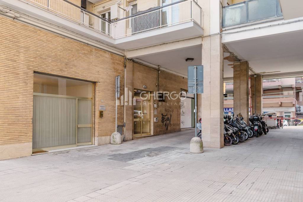 negozio in vendita ad Ancona in zona Vallemiano