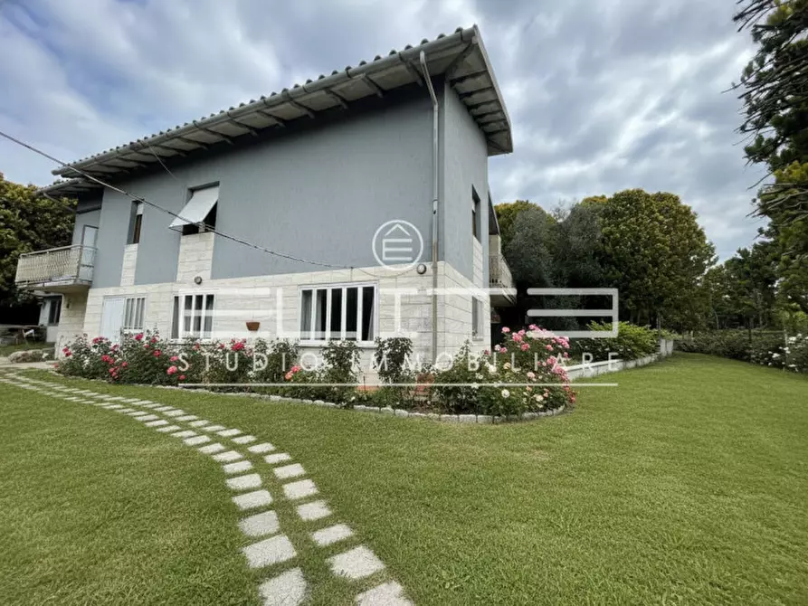 casa indipendente in vendita ad Ancona in zona Candia