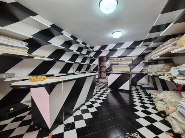 negozio in vendita ad Ancona in zona Piano San Lazzaro