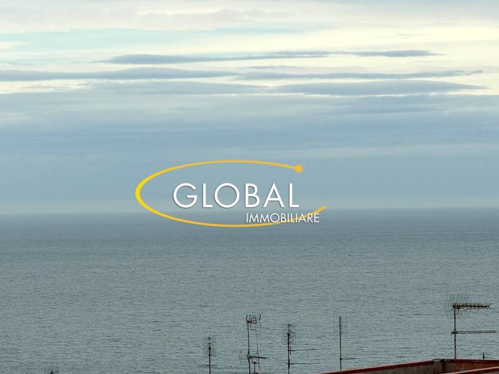 appartamento in vendita ad Ancona in zona Adriatico