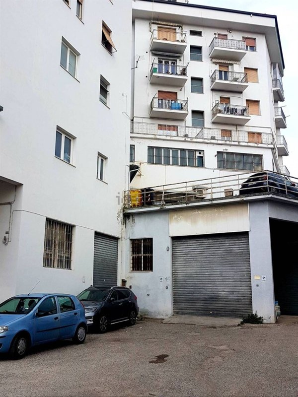 ufficio in vendita ad Ancona in zona Vallemiano