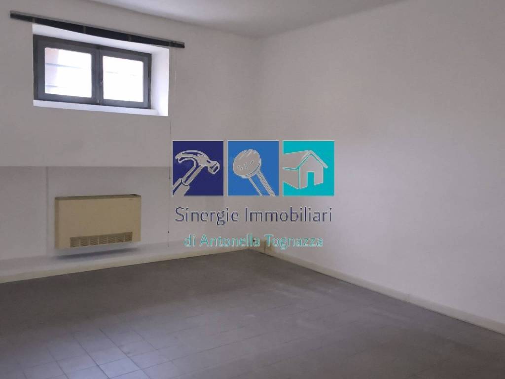 ufficio in vendita ad Ancona in zona Adriatico