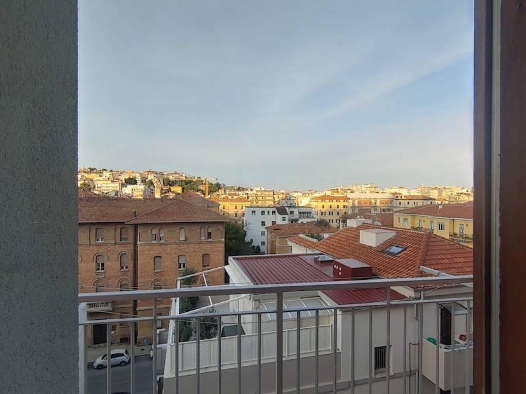 appartamento in vendita ad Ancona in zona Adriatico