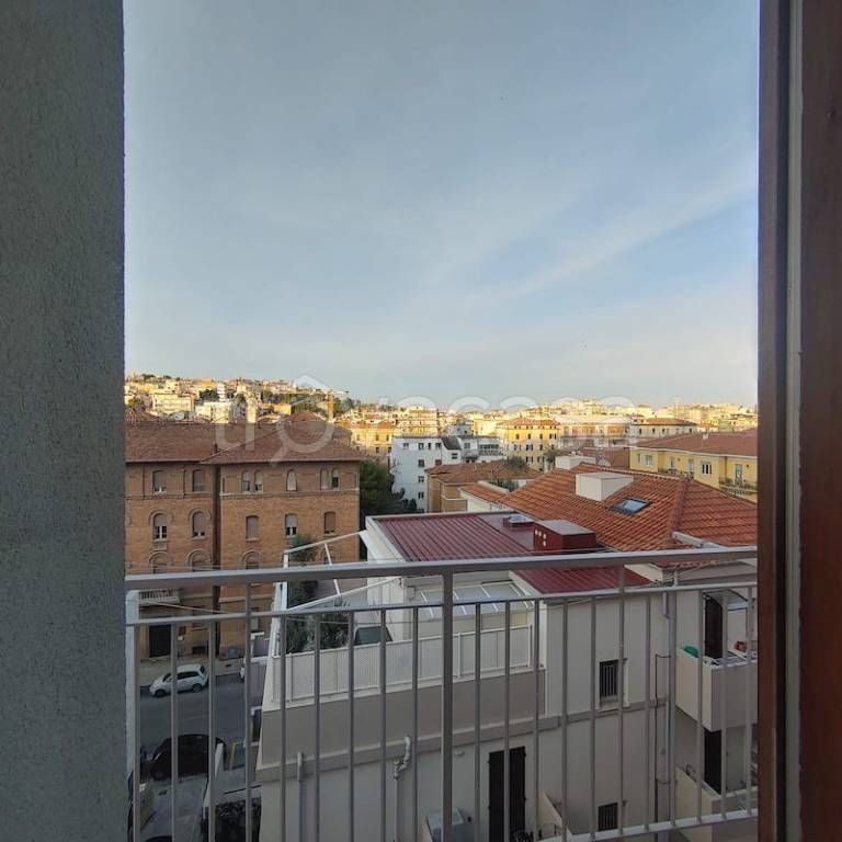 appartamento in vendita ad Ancona in zona Adriatico