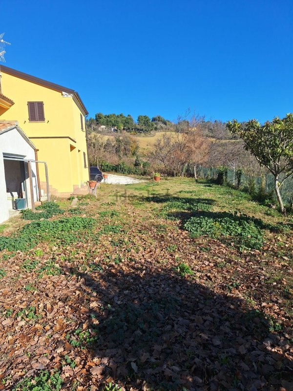 appartamento in vendita ad Ancona in zona Piano San Lazzaro