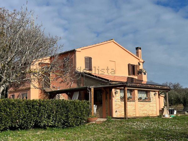 casa indipendente in vendita ad Ancona in zona Piano San Lazzaro