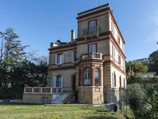 casa indipendente in vendita ad Ancona in zona Piano San Lazzaro
