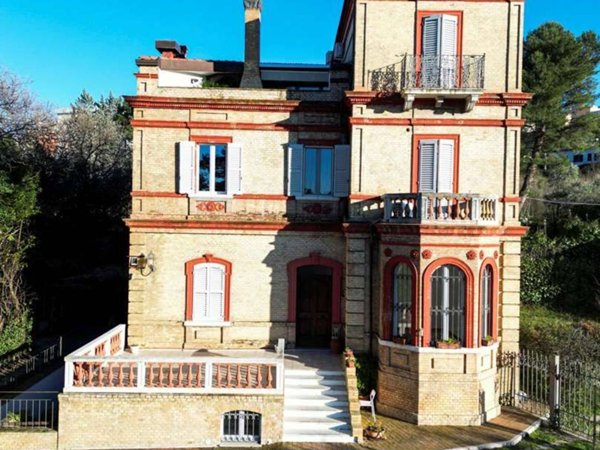 casa indipendente in vendita ad Ancona in zona Piano San Lazzaro