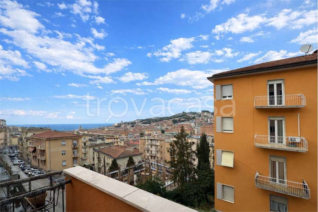 appartamento in vendita ad Ancona in zona Adriatico