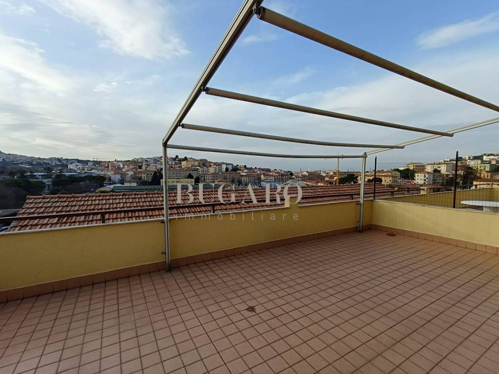 appartamento in vendita ad Ancona in zona Piano San Lazzaro