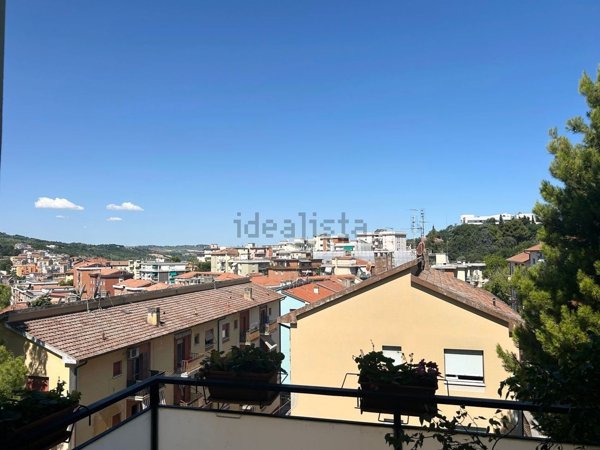 appartamento in vendita ad Ancona in zona Montirozzo