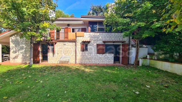 casa indipendente in vendita ad Ancona in zona Piano San Lazzaro