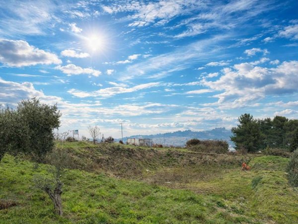 casa indipendente in vendita ad Ancona in zona Candia