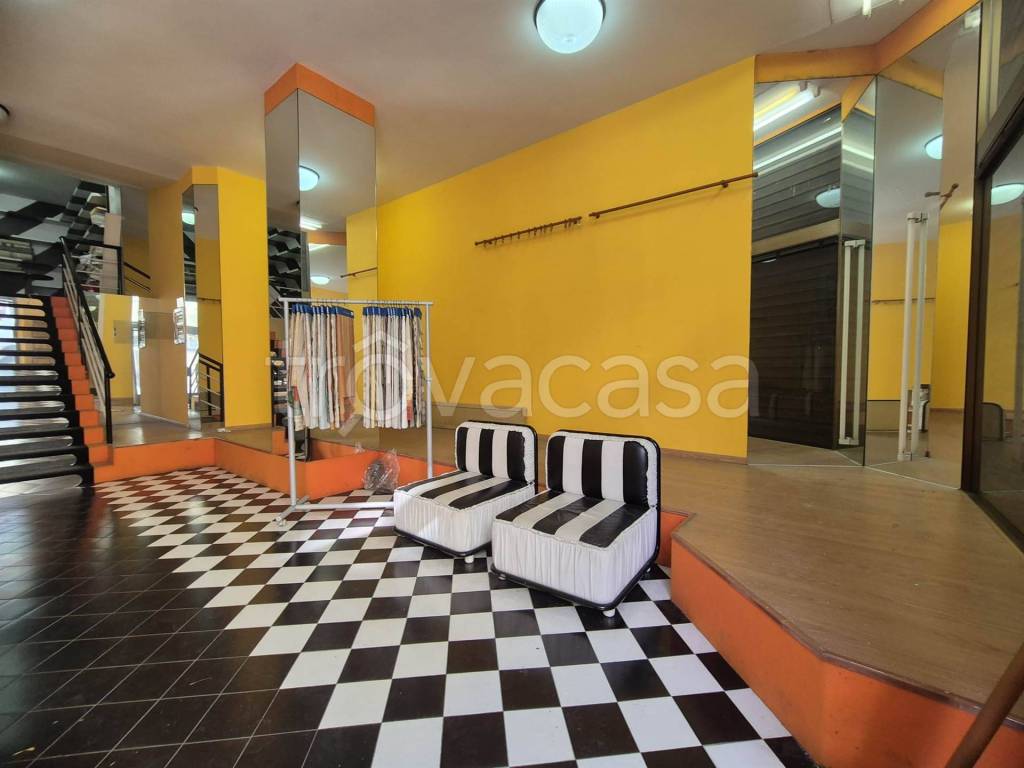negozio in vendita ad Ancona in zona Piano San Lazzaro