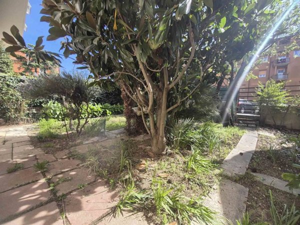 appartamento in vendita ad Ancona in zona Varano